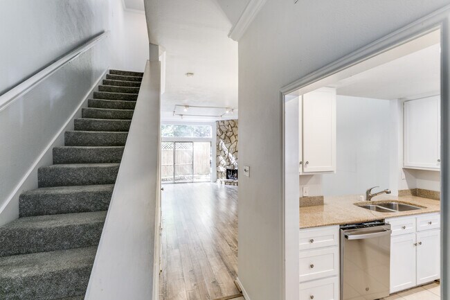 Building Photo - 2815 Welborn St