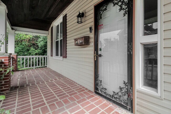 Building Photo - 570 Southwood Ave