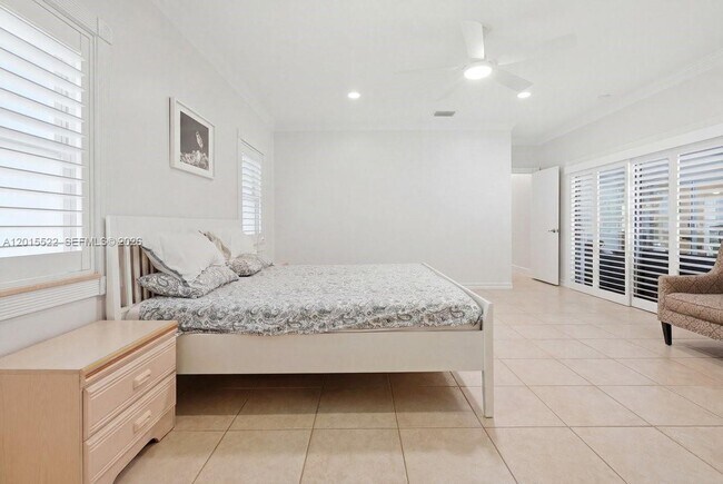 Building Photo - 16530 Lake Tree Dr