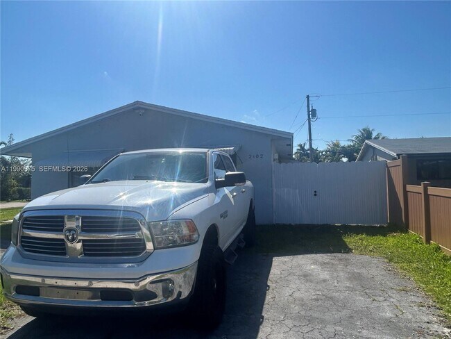 Building Photo - 2100 N 14th Ave