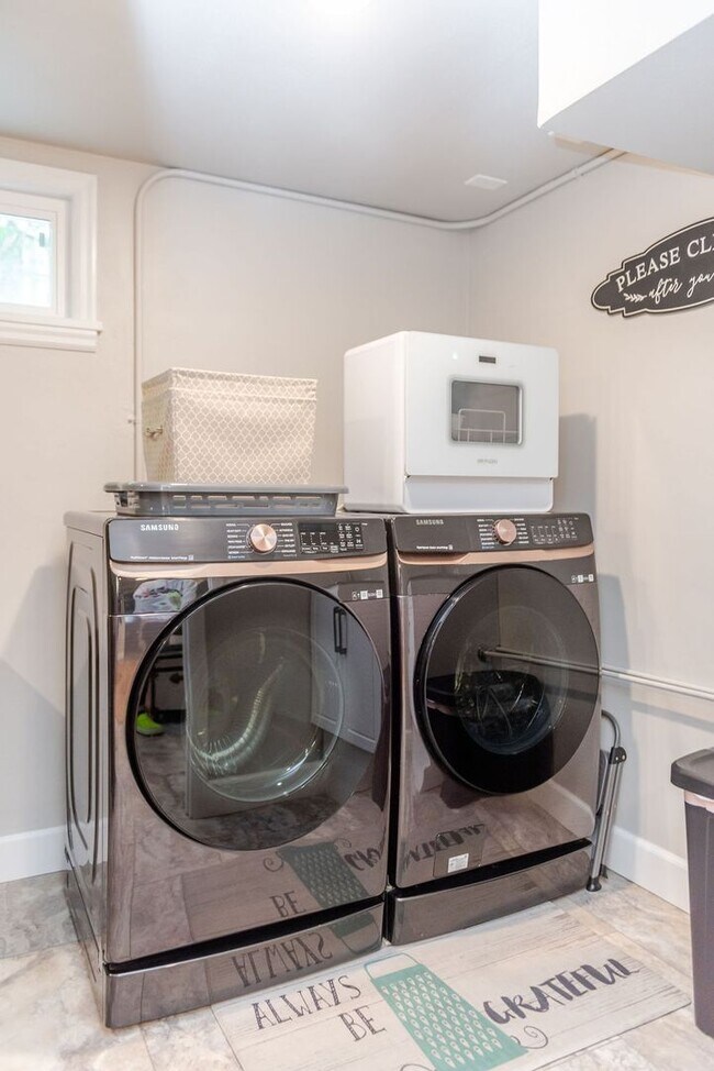 Building Photo - BRAND NEW REMODEL