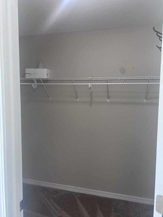 Building Photo - 426 Eisenhower Dr