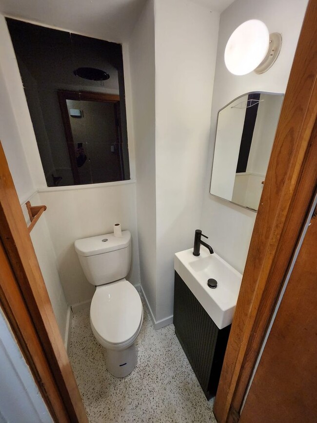 Building Photo - 2005 Hilton Rd