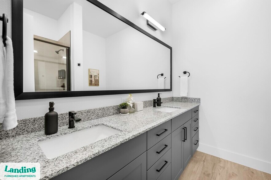 Building Photo - 650 E Sycamore St