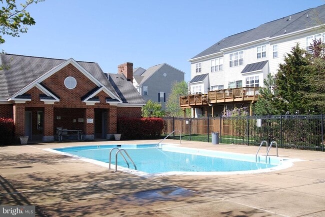 Building Photo - 3811 Eisenhower Ave