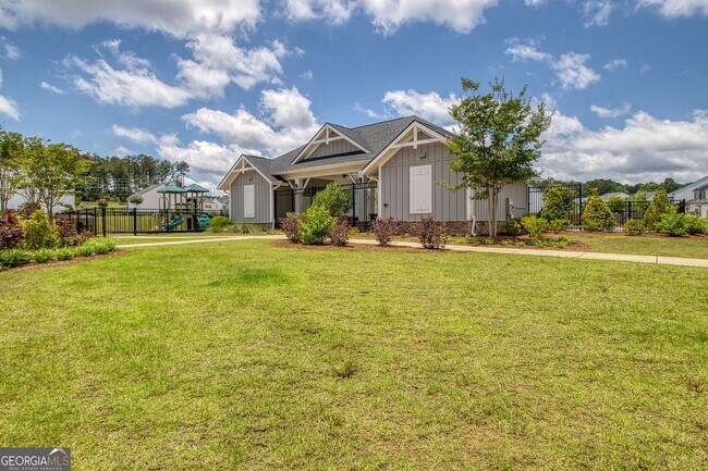 Building Photo - 122 Silver Birch Pass