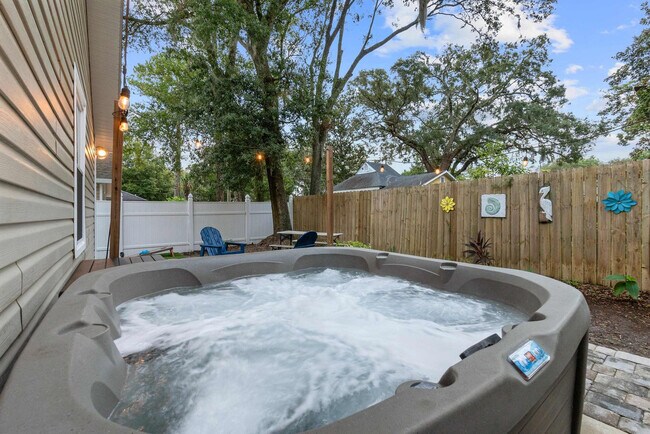 Building Photo - 20 Pearl St