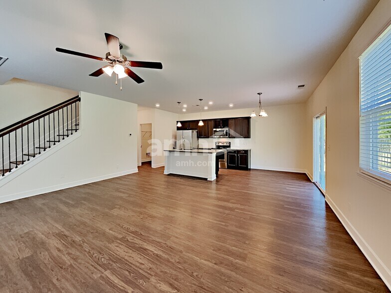 Building Photo - 4300 Longfellow Dr