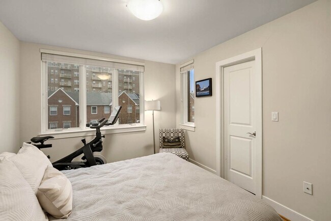 Building Photo - U St Penthouse