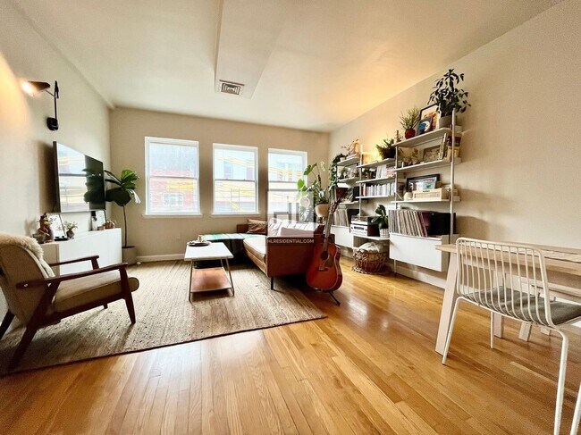 Building Photo - RED HOOK ?Spacious 3-bedroom duplex $4200