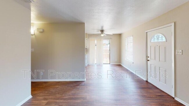 Building Photo - 2805 Sprucewood St
