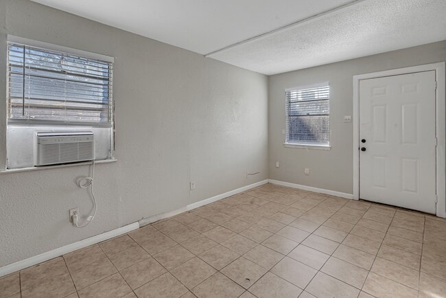 Building Photo - 4718 Carmen St