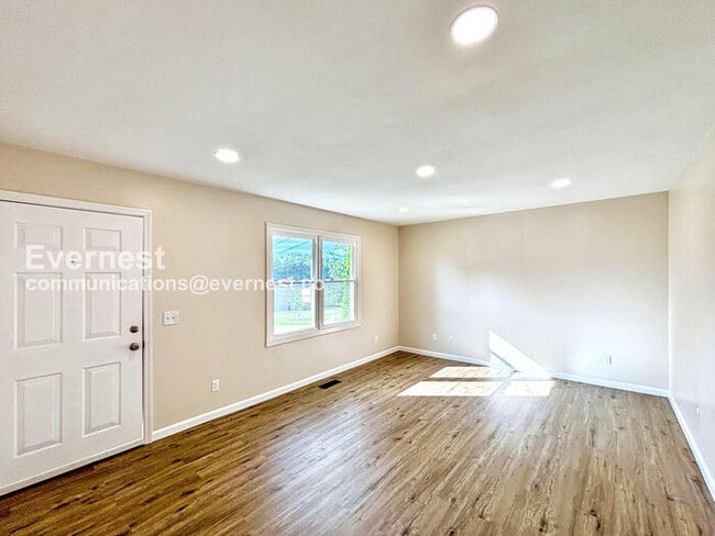 Building Photo - 5021 Bess Moore Rd