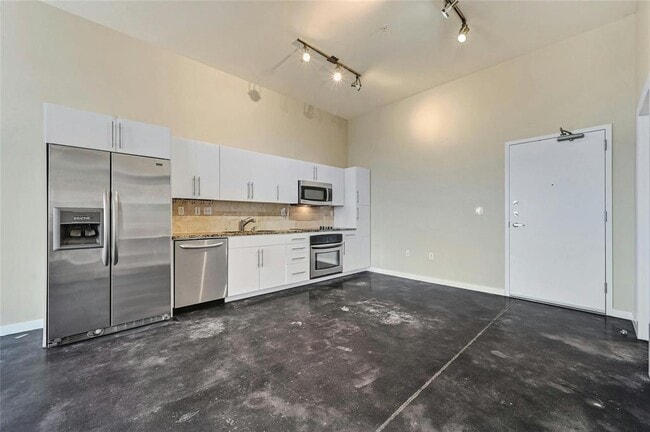 Building Photo - 2235 E 6th St