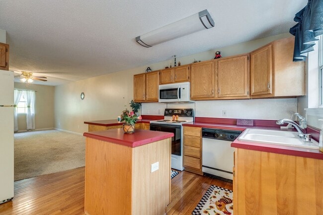 Building Photo - 3 bdrm/2 Bath Condo  Bristol, TN