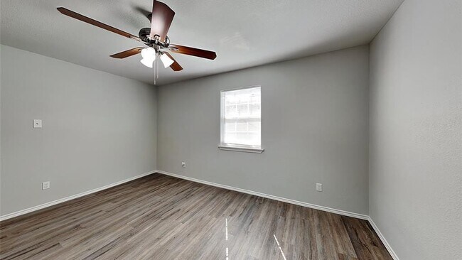 Building Photo - 10356 Chelmsford Dr