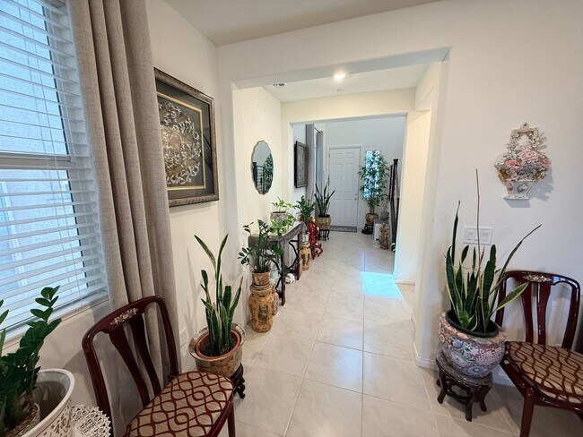Building Photo - Gated NW community 5Bed