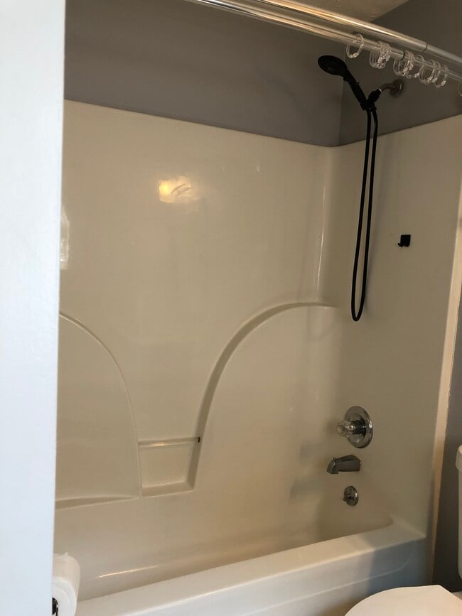Building Photo - 3435 Sandpiper Dr