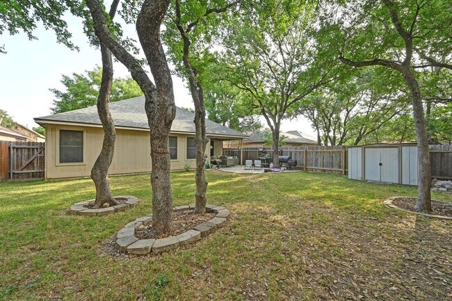 Building Photo - 2041 Desco Dr