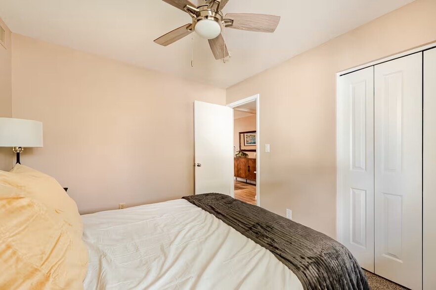 Bedroom 3 - 1104 E Campus Dr