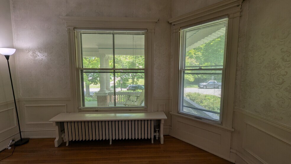 Building Photo - 2257 Scottwood Ave