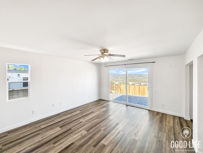 Building Photo - Beautiful 3BD/2BA W/ Updated Kitchen and A...