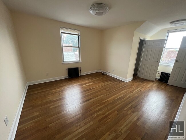 Building Photo - HOLLYWOOD AVENUE