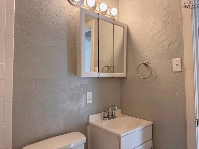 Building Photo - 2939 Parish St