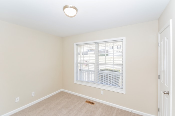 Building Photo - 1018 Granny White Rd