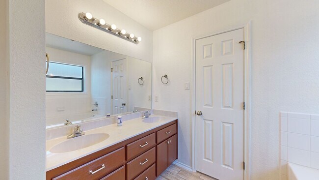 Building Photo - Completely repainted 4 bedroom ALL TILE ho...