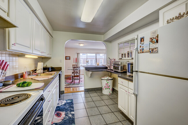 Kitchen/Dining Room - Uptown Shaker