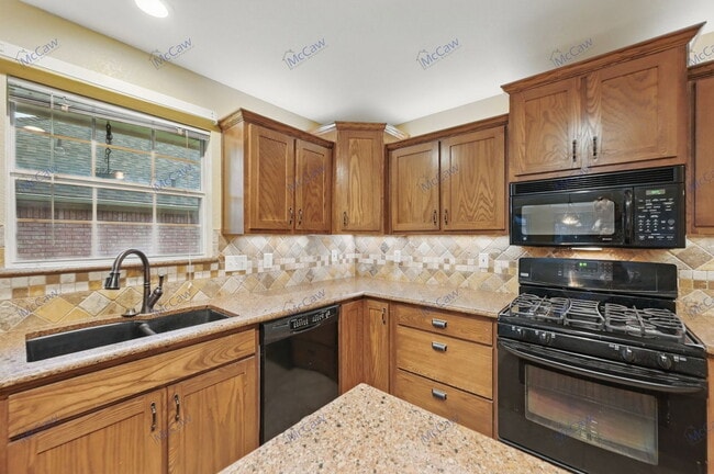 Building Photo - 211 Sendero Dr