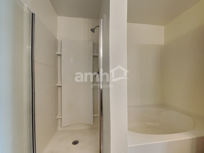 Building Photo - 306 Azalea Dr