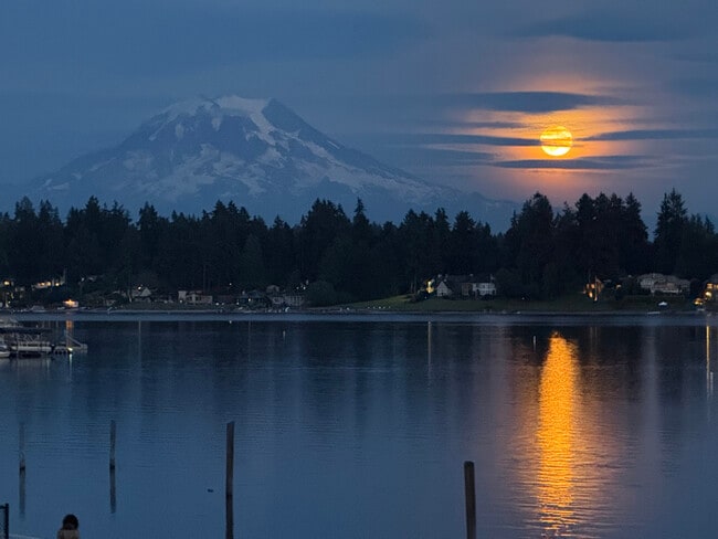 Building Photo - 9402 Veterans Dr SW