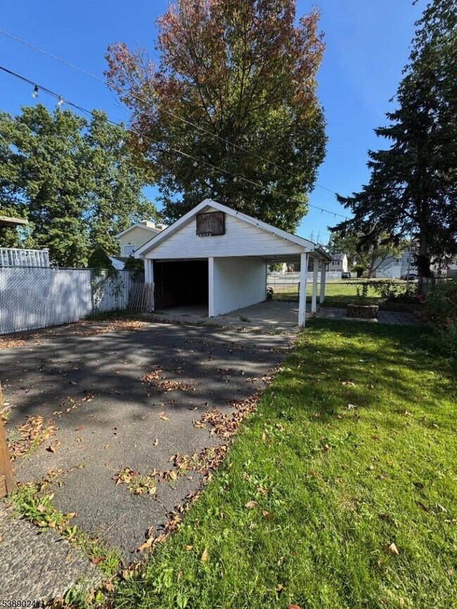 Building Photo - 30 Zeliff Ave