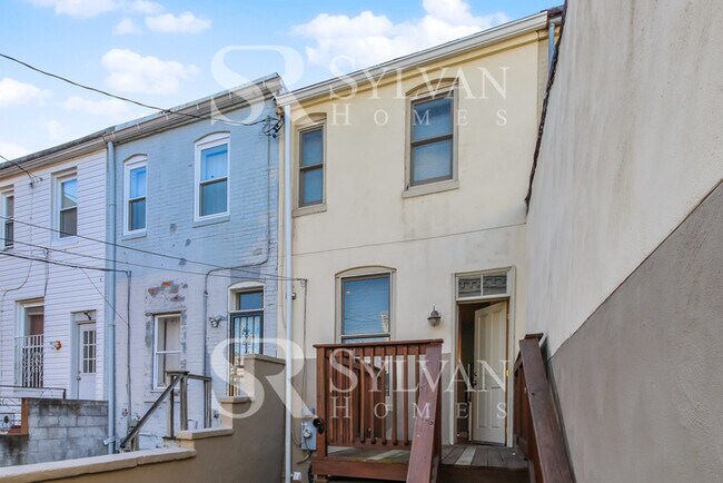 Building Photo - Where Charm Meets Comfort