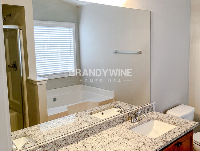 Building Photo - One month FREE RENT!!!