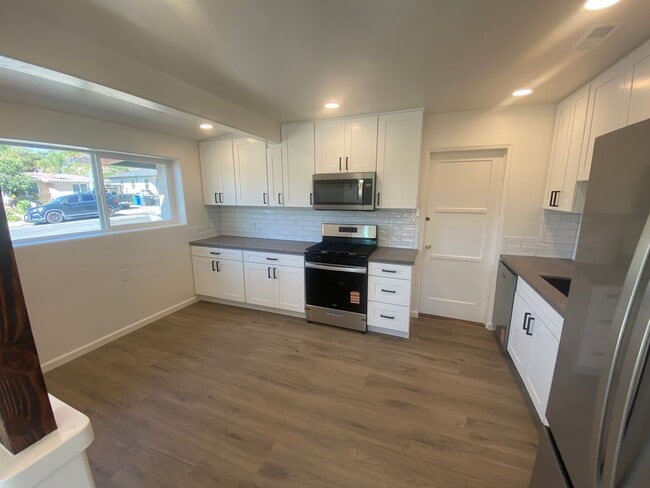 Building Photo - Completely Remodeled 2 Bed, 1 Bath with Garage and Large Yard!
