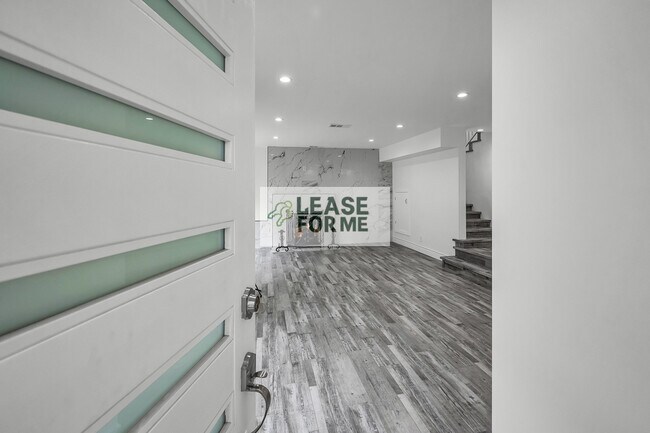 Building Photo - 9848 Portola Dr
