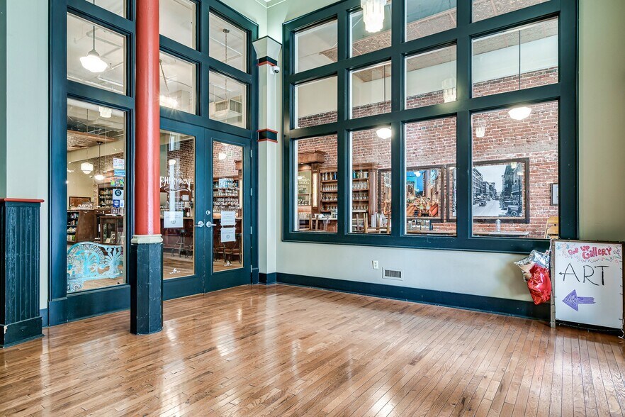 Building Photo - 418 S Gay St