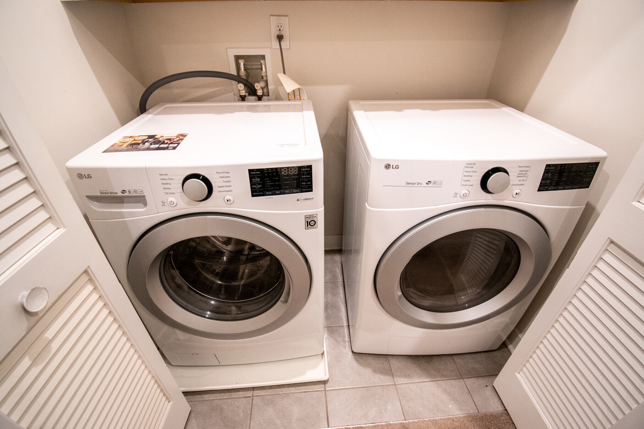 3rd flr laundry room - 914 Avast Way