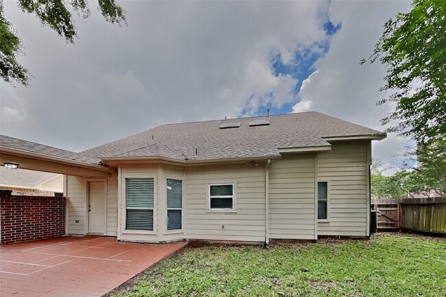 Building Photo - 702 Fernglade Dr