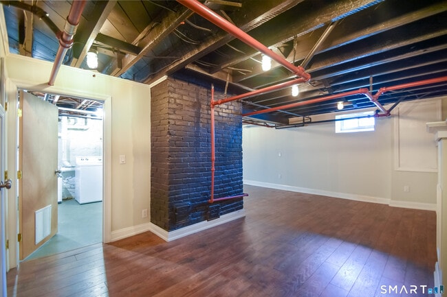 Building Photo - 234 N Pine Creek Rd