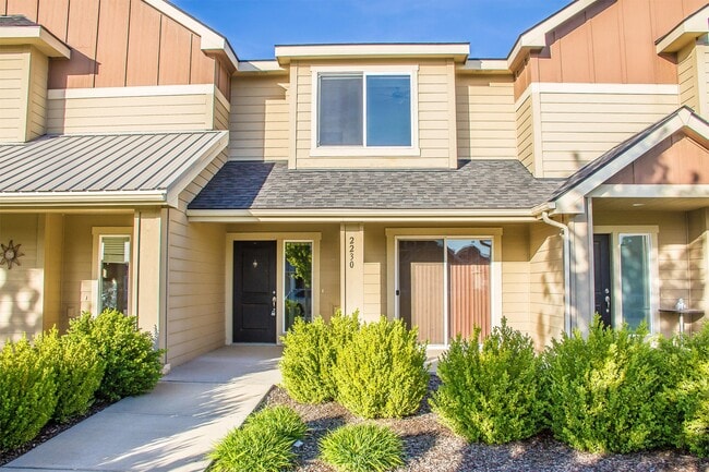 Building Photo - 2230 N Country Vista Blvd