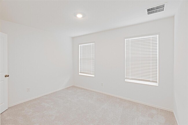 Building Photo - 336 Cowpoke Dr