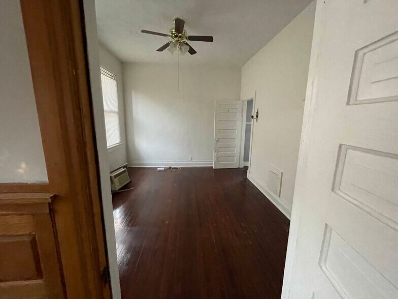 Building Photo - 1006 State St