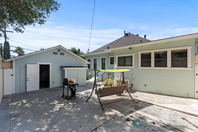 Building Photo - "Spacious 3-Bedroom Home with tons of upgr...