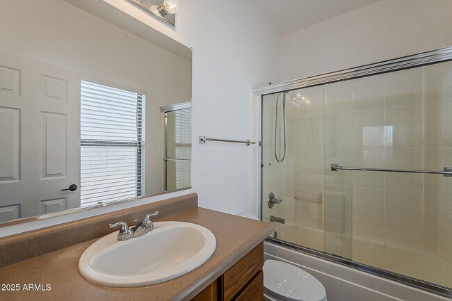 Building Photo - 2286 E Peach Tree Dr