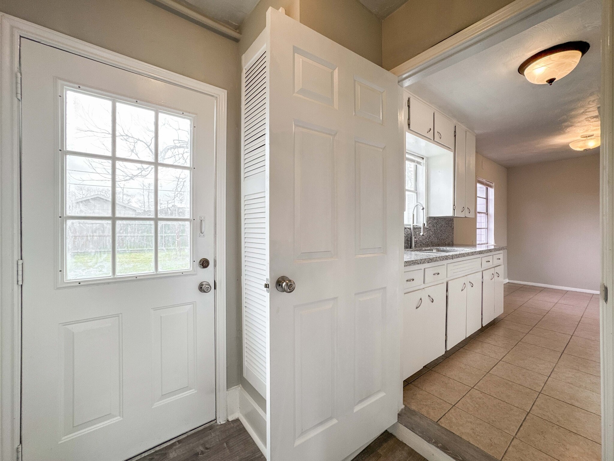 Building Photo - 1122 N Natchez Dr