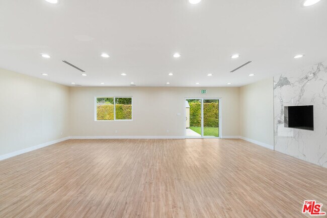 Building Photo - 17633 Nordhoff St